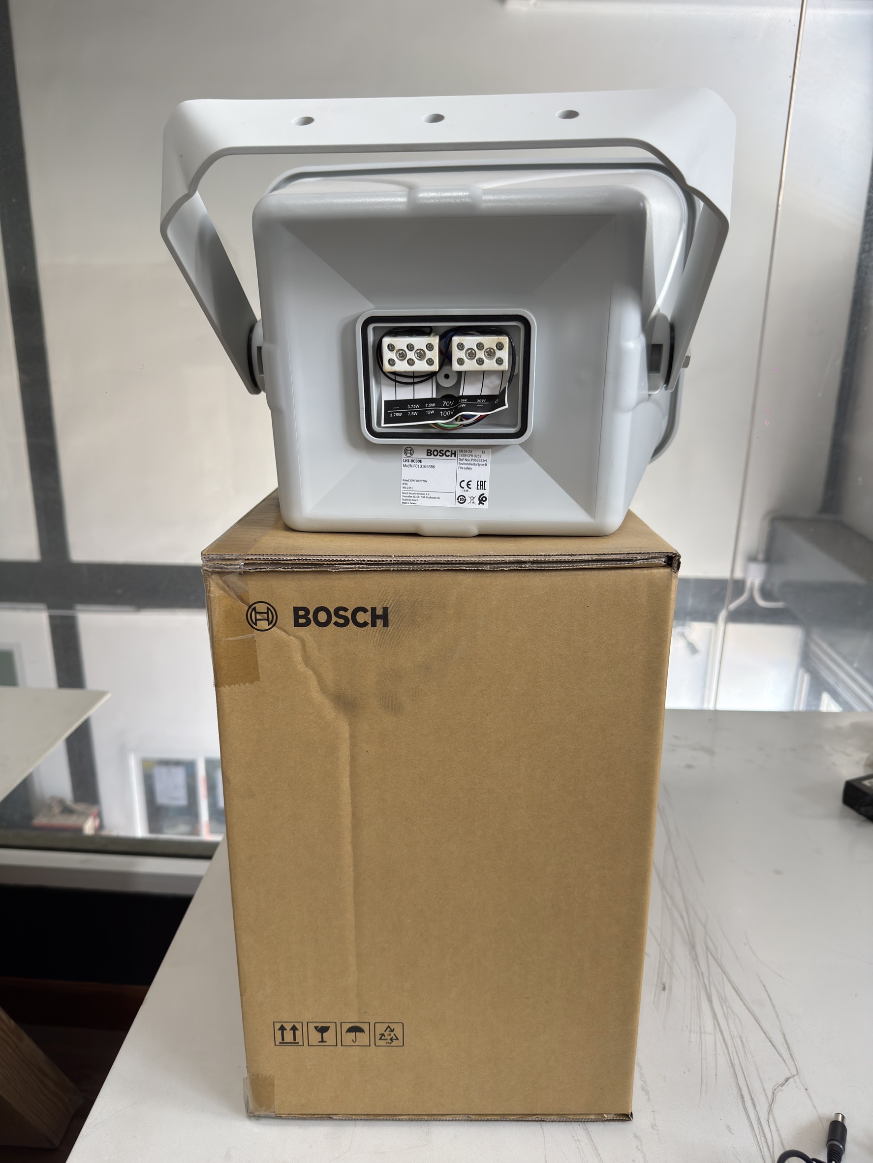 ลำโพงโรงงาน BOSCH รุ่น LH1-UC30E