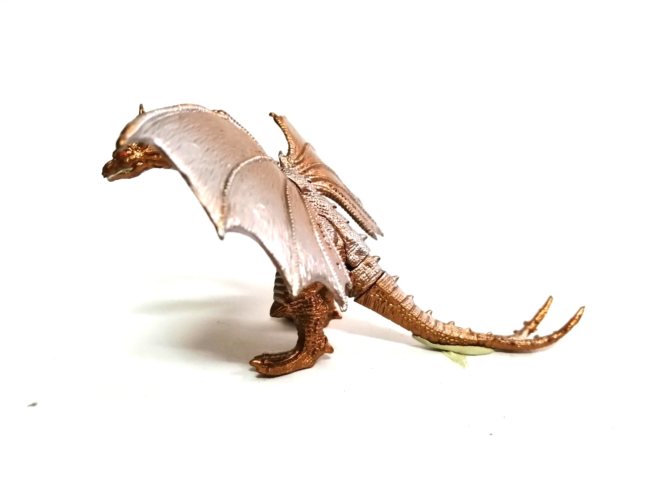 กาชาปอง คิงส์กีโดร่า มังกรสามหัวจากก๊อตซิลล่า 1998 จากหัวถึงปลายหางยาว 5 นิ้ว งาน bandai ปี 1998