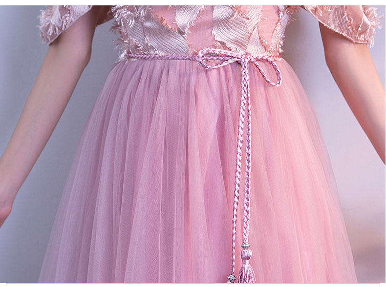 ชุดราตรียาวคล้องคอแต่งระบายไหล่สีชมพูNude กระโปรงตาข่าย (เชือกผูกหลัง)