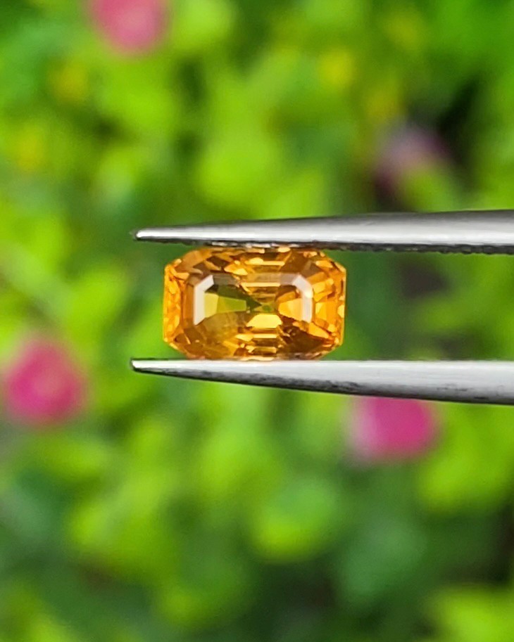 พลอย บุษราคัม Yellow Sapphire 0.98 กะรัต (Cts.) พลอยแท้ อัญมณีมงคลประจําวันเกิด เครื่องประดับพลอย