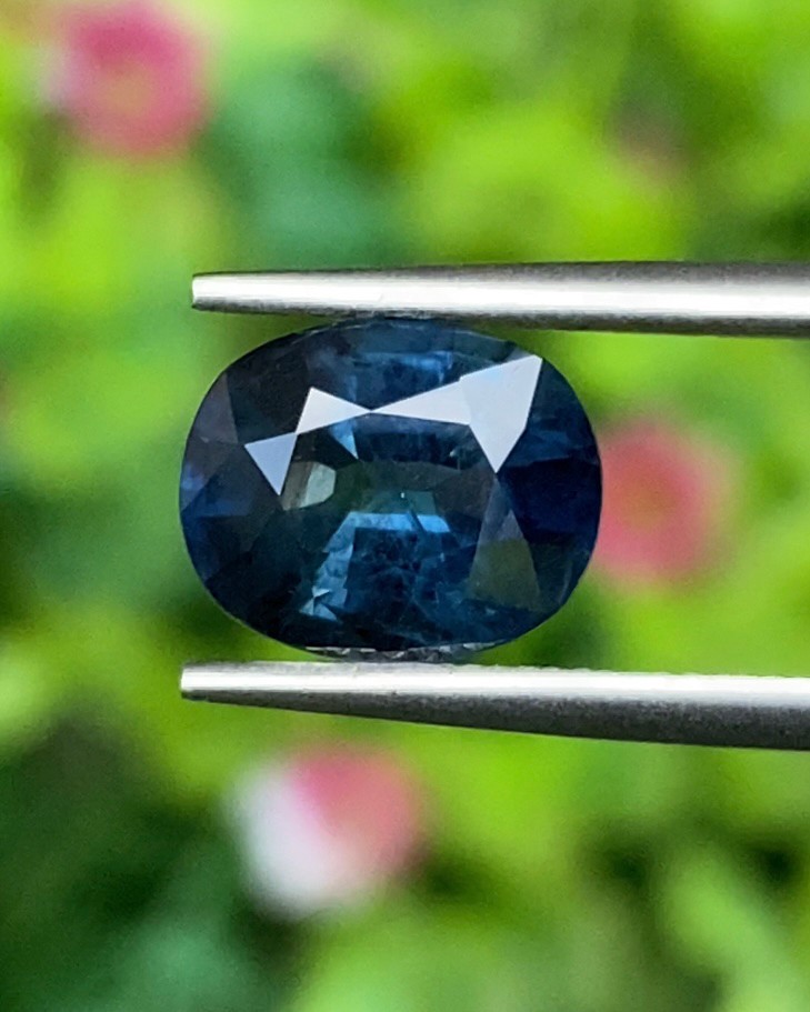 พลอย ไพลิน blue sapphire 2.53 กะรัต (Cts.) ดิบ unheated พลอยแท้ อัญมณีมงคลประจําวันเกิด เครื่องประดับพลอย