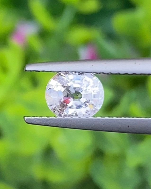 พลอย ขาว ไวท์ แซฟไฟร์ White Sapphire 1.07 Cts. พร้อมใบเซอร์ พลอยแท้ อัญมณีมงคลประจําวันเกิด เครื่องประดับพลอย