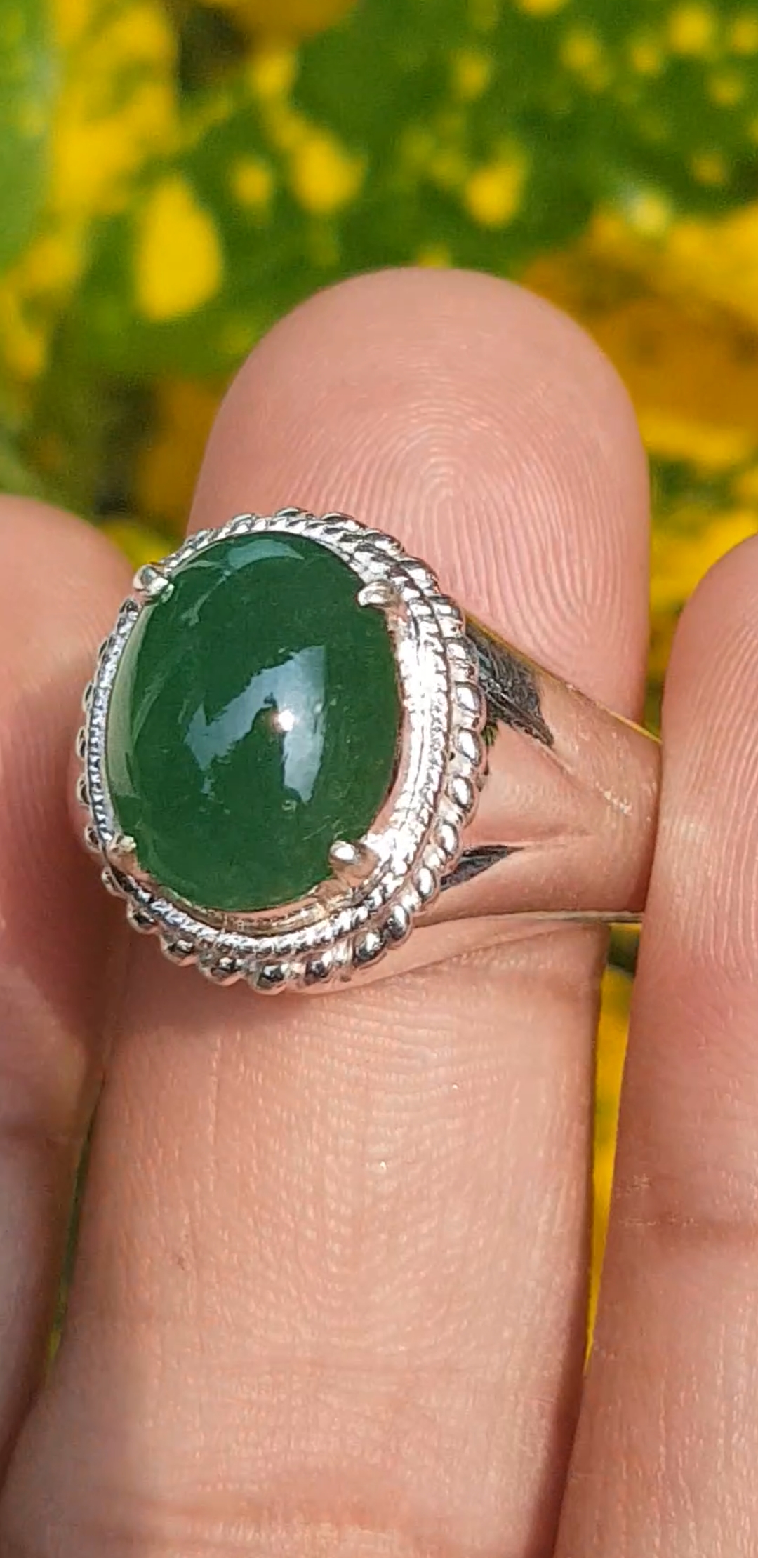 หยก พม่า แท้ Jade แหวนหยก 翡翠戒指 (Jadeite ring) 3.52 กะรัต (Cts.) (Size) 59 ดิบ ไม่ผ่านการปรับปรุง (Type A) พม่า (Myanmar)