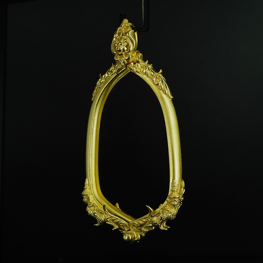 (แบบที่17.1) กรอบเนื้อบรอนซ์ชุบทอง สำหรับองค์พระขนาด ความสูง 5.5 เซนติเมตร ความกว้าง 3.2 เซนติเมตร