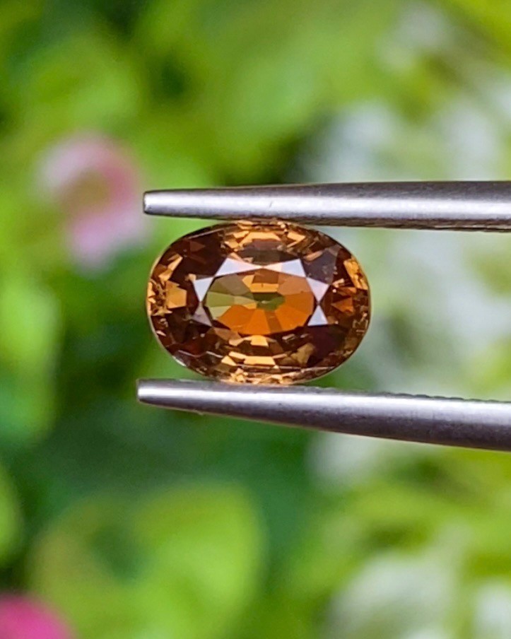 พลอย เพทาย (Zircon) 1.39 กะรัต (Cts.) พลอยแท้ อัญมณีมงคลประจําวันเกิด เครื่องประดับพลอย