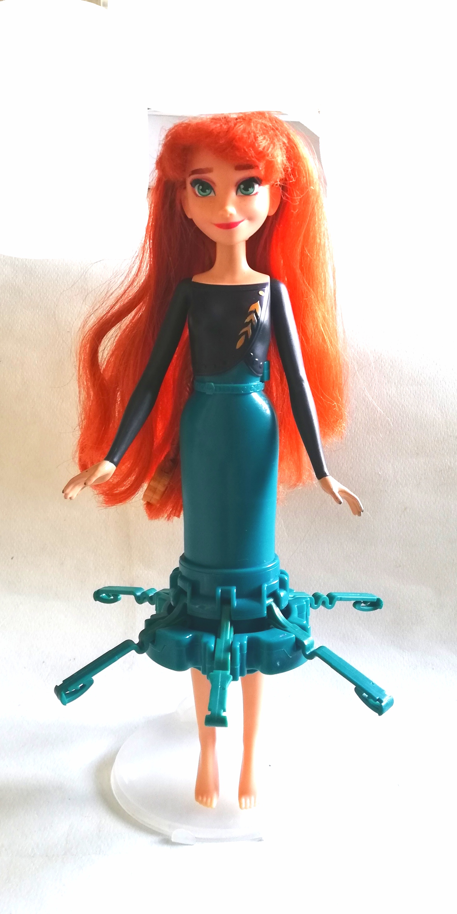 มีหลายภาพ, ตุ๊กตาราชินีแอนนา ในชุดปราบดาภิเษก*** กระโปรงมีกลไก พับขึ้นการออกได้ ปลายผมช็อตบ้าง, มีของตามภาพ จากภาพยนต์การ์ตูนดิสนีย์ เรื่อง Frozen 2