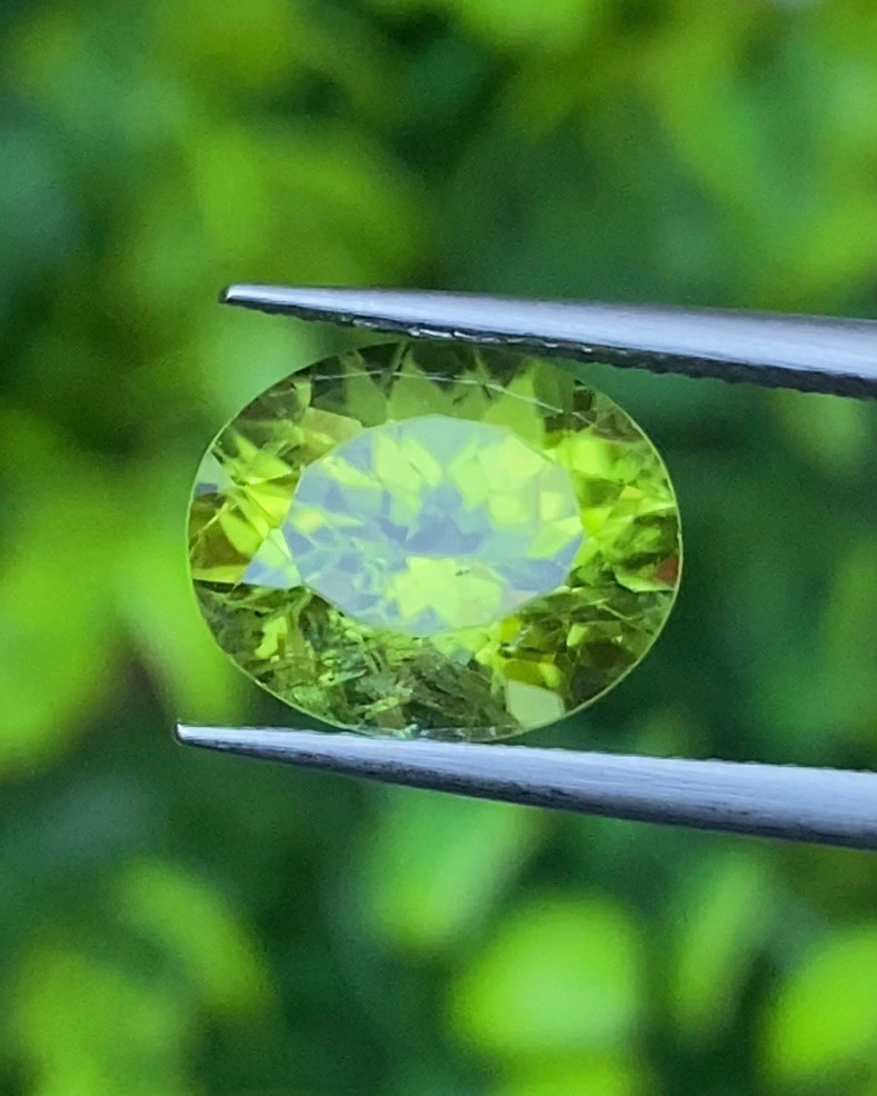 พลอย เพอริดอต Peridot 3.90 กะรัต (Cts.)