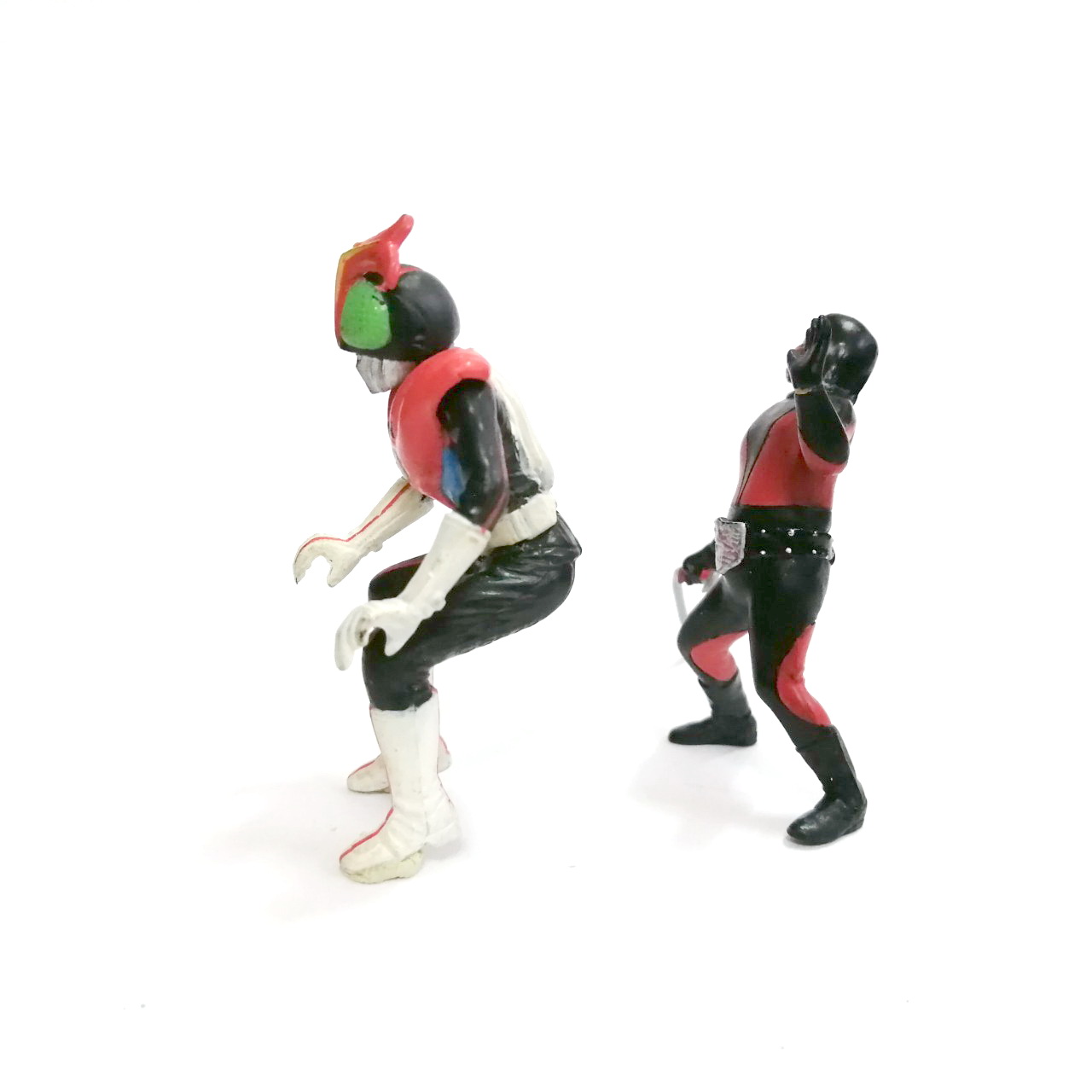 ฟิกเกอร์ ยางตัน ไรเดอร์ สตรองเกอร์ท่าขี่มอเตอร์ไซด์ (ไม่มีรถ )และกีกี้ องค์การชอคเกอร์เก่า ขนาดสูงในราว 3 นิ้ว สภาพดี