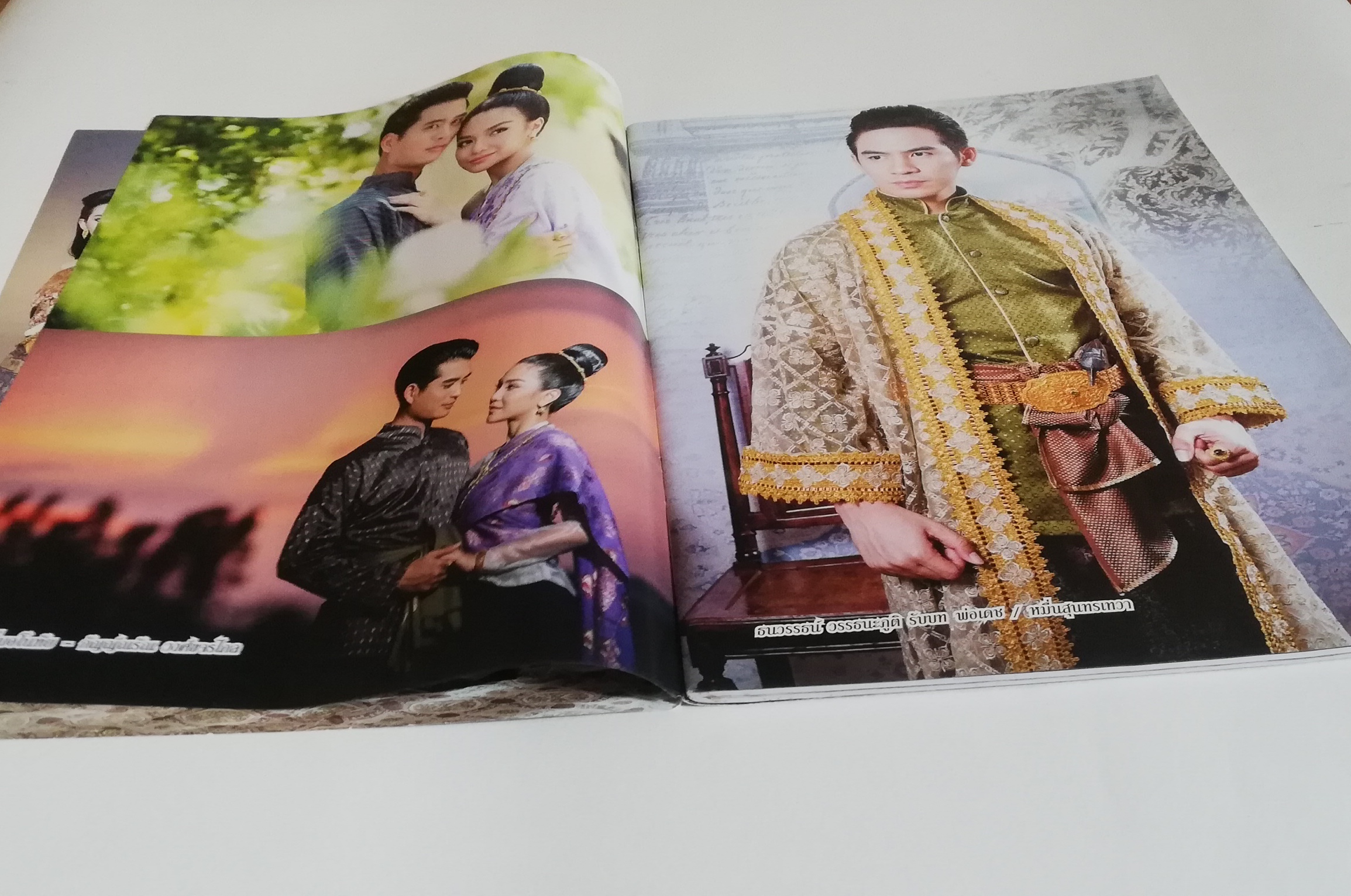 นิตยสารเก่าจากสยามดารา ละครทีวี บุพเพสันนิวาสฟีเวอร์ (1) สุดฟิน ช็อตเด็ด ซีนหวาน ทะลุมิติเรื่องจริงแผ่นดินพระนารายณ์ ภูมิทัศน์กรุงศรีอยุทธยา โอ่อ่าสง่างามเกินบรรยาย ต้องไม่พลาดมนต์ขลัแหล่งท่องเที่ยว ตามรอยบุพเพสันนิวาส