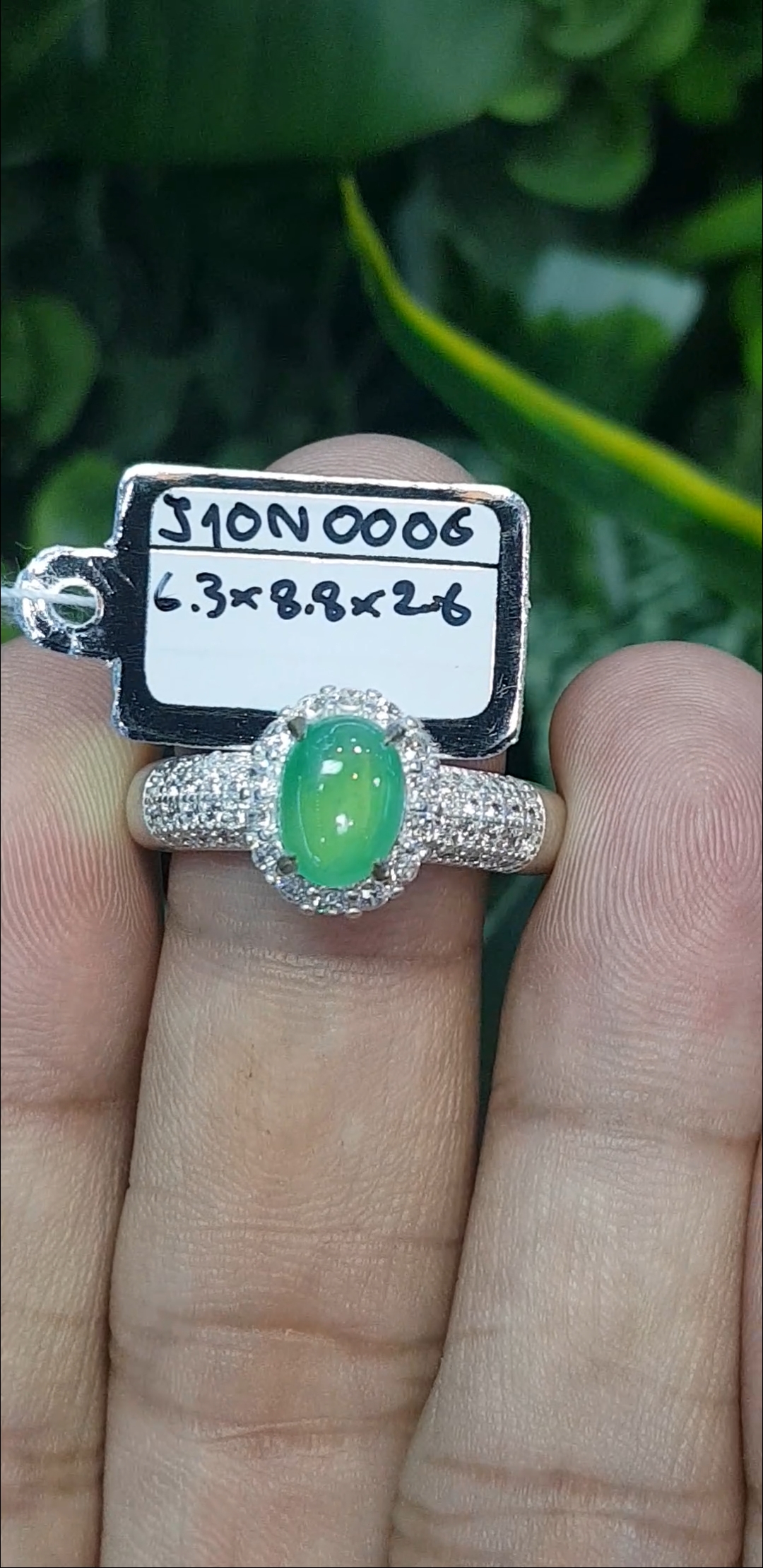 หยก พม่า แท้ Jade แหวนหยก (jadeite) 1.28 กะรัต (Cts.) (Size) 61 ดิบ ไม่ผ่านการปรับปรุง (Type A) พม่า (Myanmar)