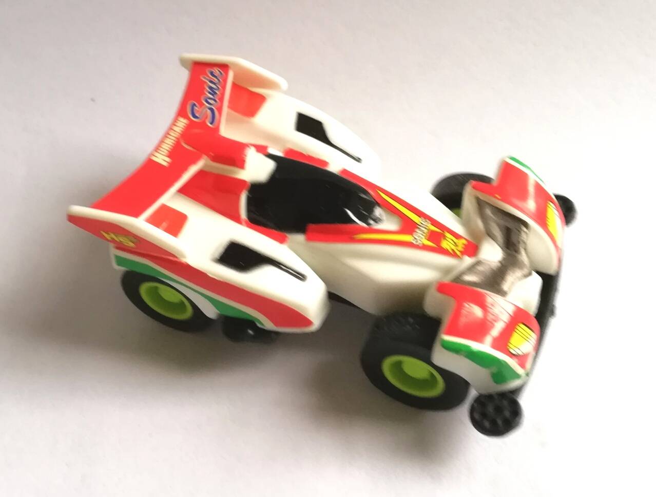 โมเดลรถแข่งในแคปซูล สีแดง ขนาดประมาณ 6 cm. pull back ของสะสมเก่า จาก 7-11