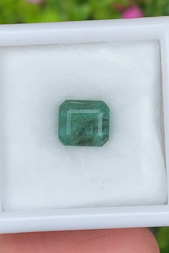 พลอย มรกต Natural Emerald แซมเบีย 1.51 กะรัต (Cts.) พลอยแท้ อัญมณีมงคลประจําวันเกิด เครื่องประดับพลอย