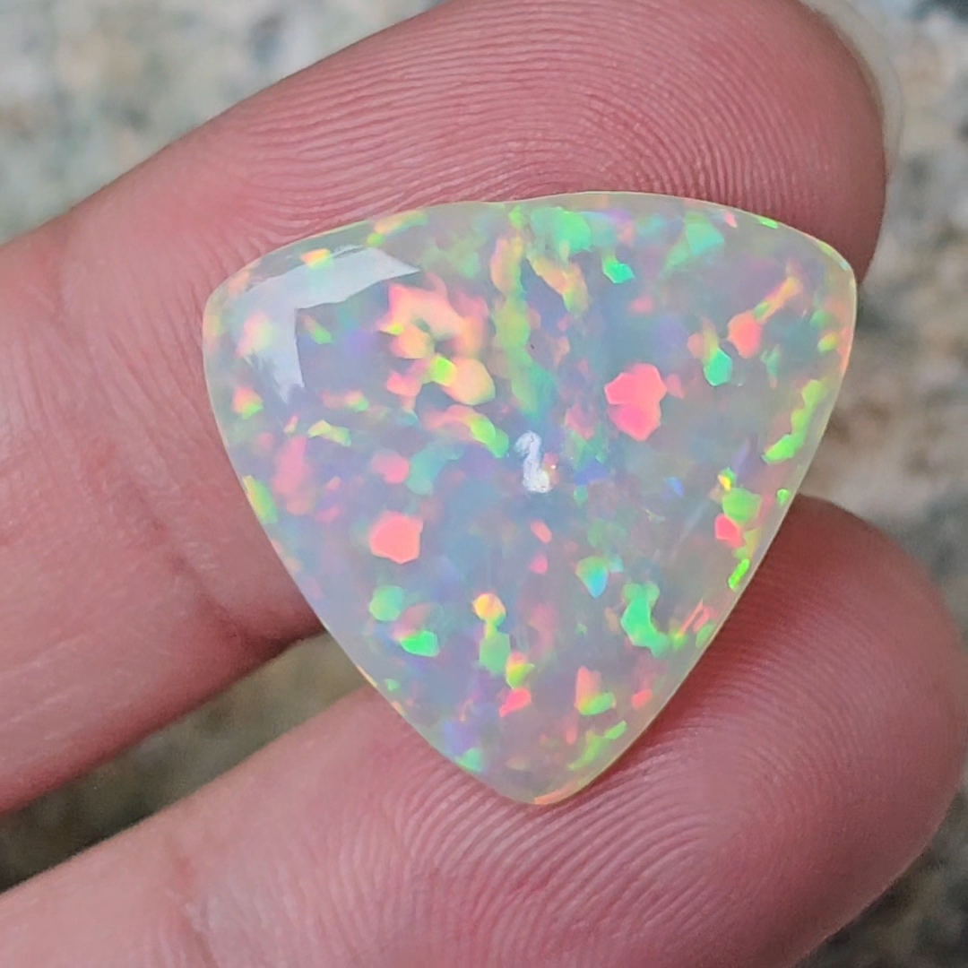 พลอย ไวท์ โอปอล White Opal 13.51 กะรัต (Cts.) พลอยแท้ อัญมณีมงคลประจําวันเกิด เครื่องประดับพลอย