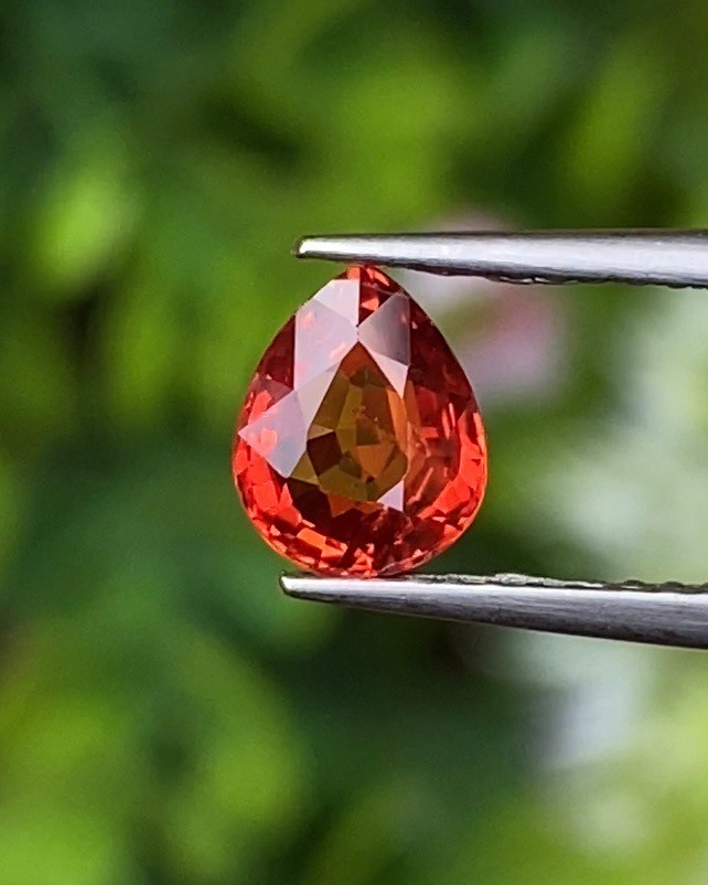 พลอย ออเรนจ์ แซฟไฟร์ Orange Sapphire 0.93 กะรัต (Cts.) พลอยแท้ อัญมณีมงคลประจําวันเกิด เครื่องประดับพลอย