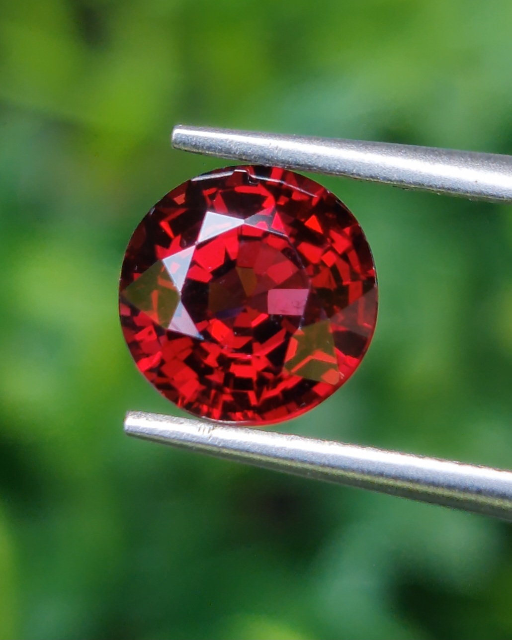 พลอย โรโดไลต์ กาเน็ท Rhodolite Garnet 2.35 กะรัต Cts.พลอยแท้ อัญมณีมงคลประจําวันเกิด เครื่องประดับพลอย