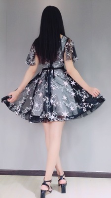 ชุดราตรีสั้นชุดเพื่อนเจ้าสาวแต่งแขนระบายพิมพ์ลายรูปดาวเรียบหรู(เชือกผูกหลัง)