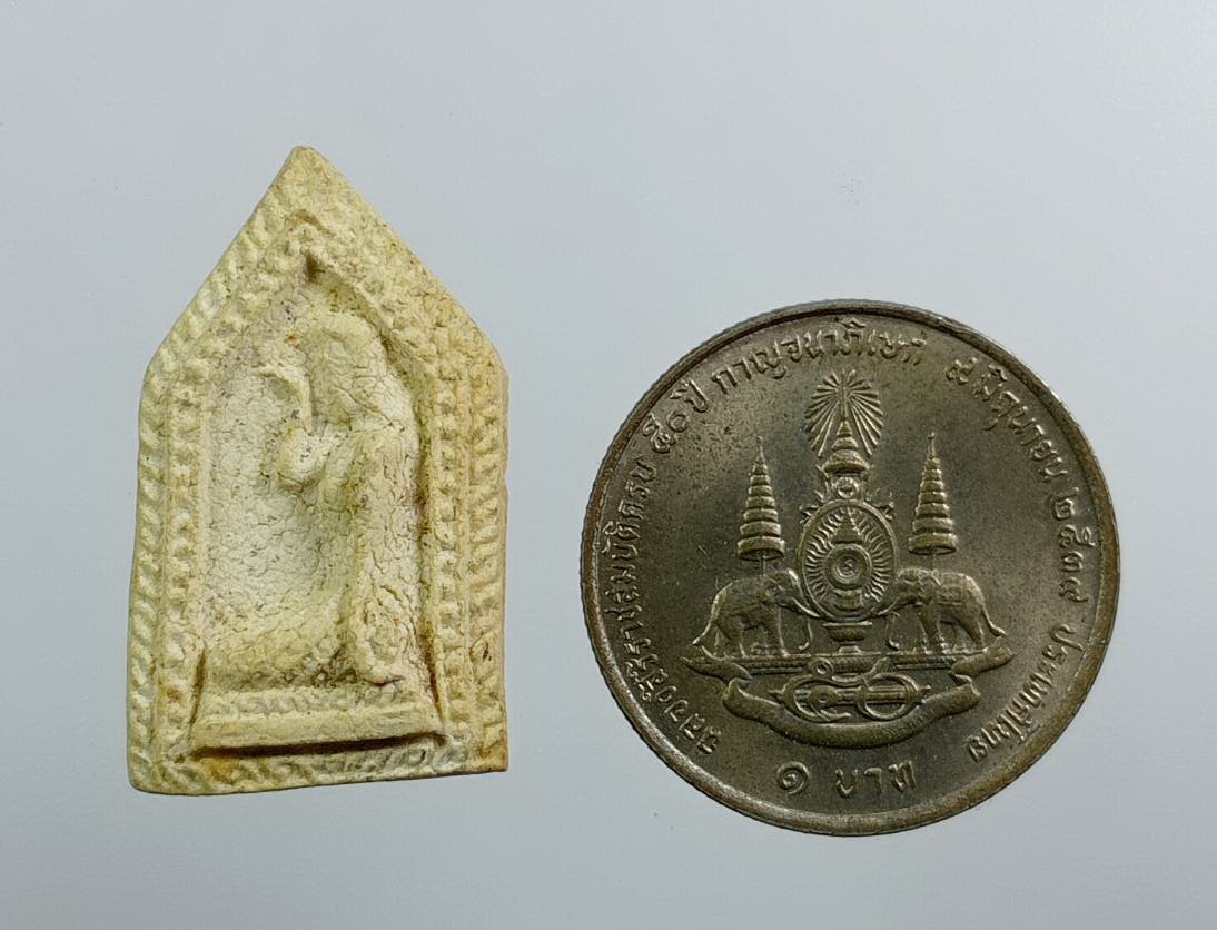 ผ3440 นางกวักเนื้อผง ห้าเหลี่ยม ไม่ทราบที่