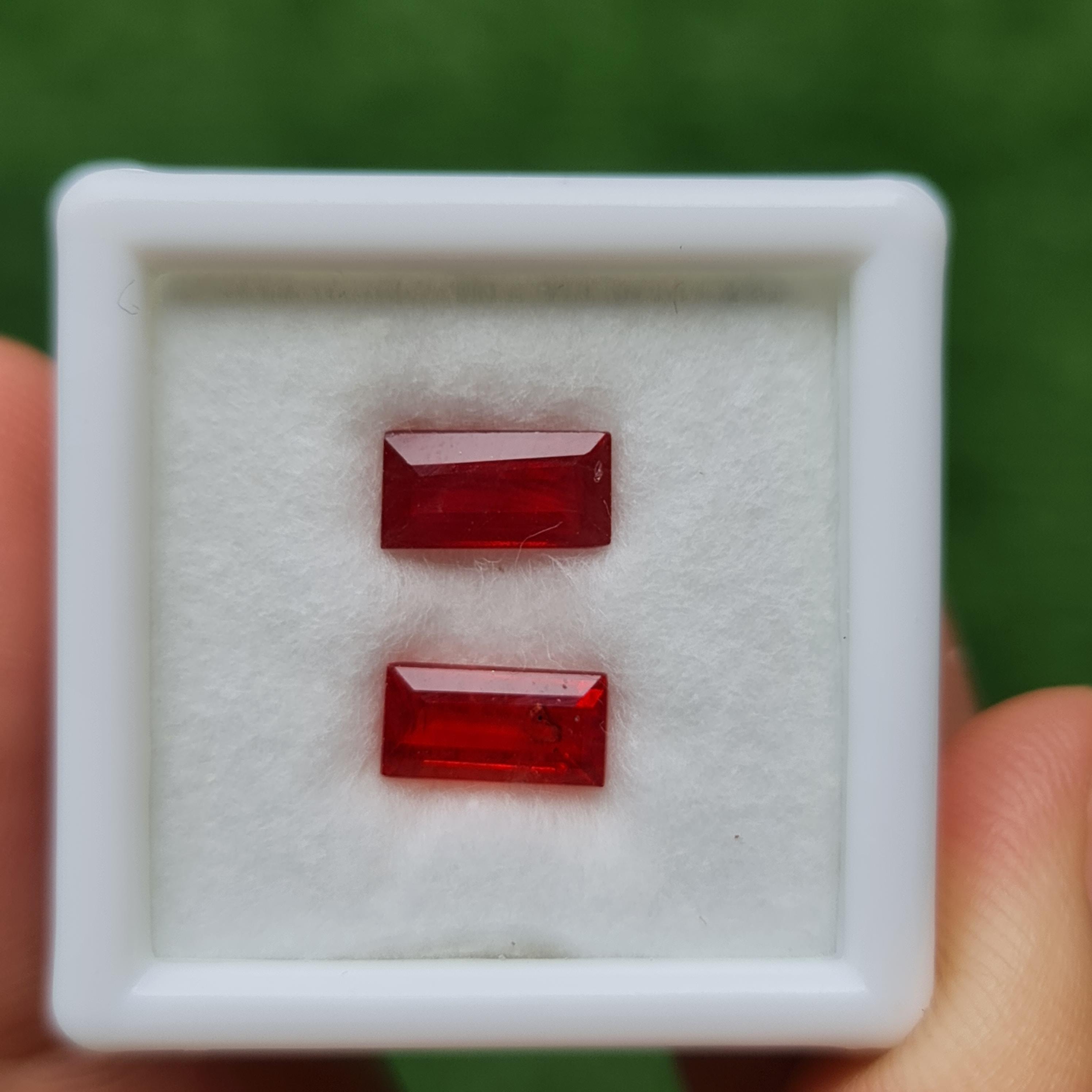 พลอย คู่ ออเรนจ์ แซฟไฟร์ Orange Sapphire 2 เม็ด 2.01 กะรัต (Cts.) พลอยแท้ อัญมณีมงคลประจําวันเกิด เครื่องประดับพลอย