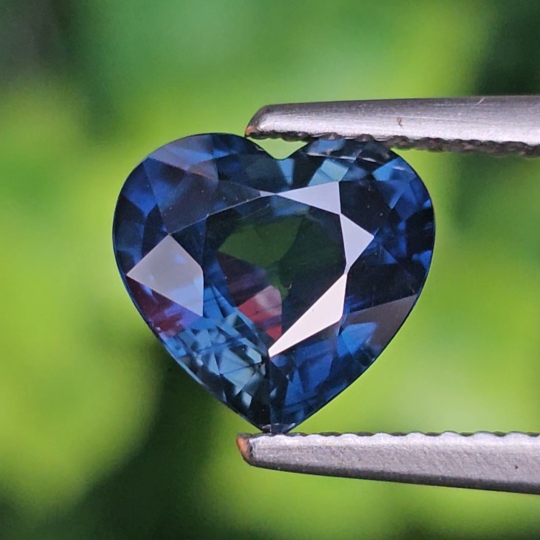 พลอย ไพลิน (Blue Sapphire) 2.21 กะรัต (Cts.) พลอยแท้ อัญมณีมงคลประจําวันเกิด เครื่องประดับพลอย