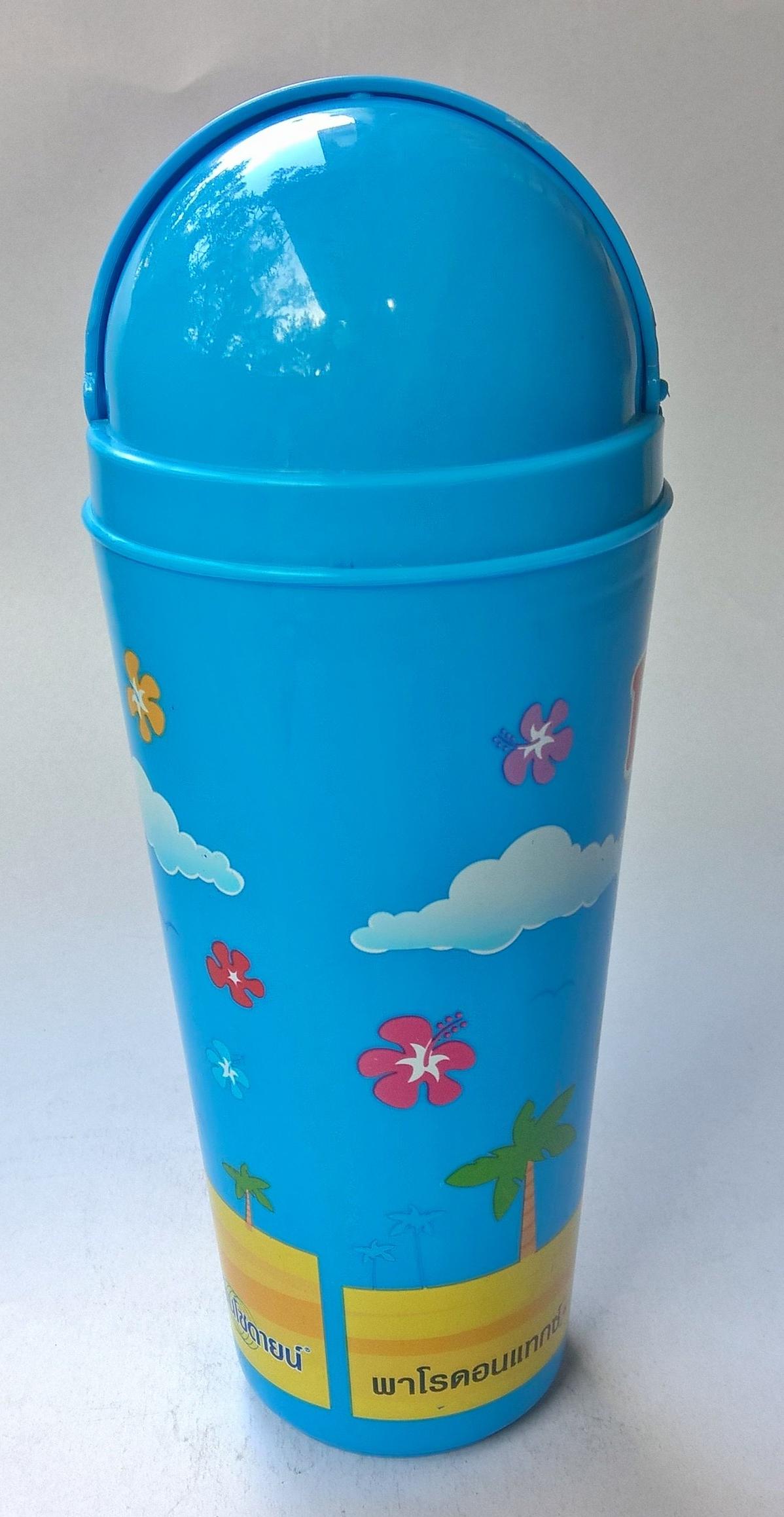 แก้วน้ำพลาสติกสีฟ้าลายโดราเอม่อนพร้อมฝาปิด-เปิดเป็นหัวโดราเอม่อน ของสะสมจากเซ็นโซดายน์