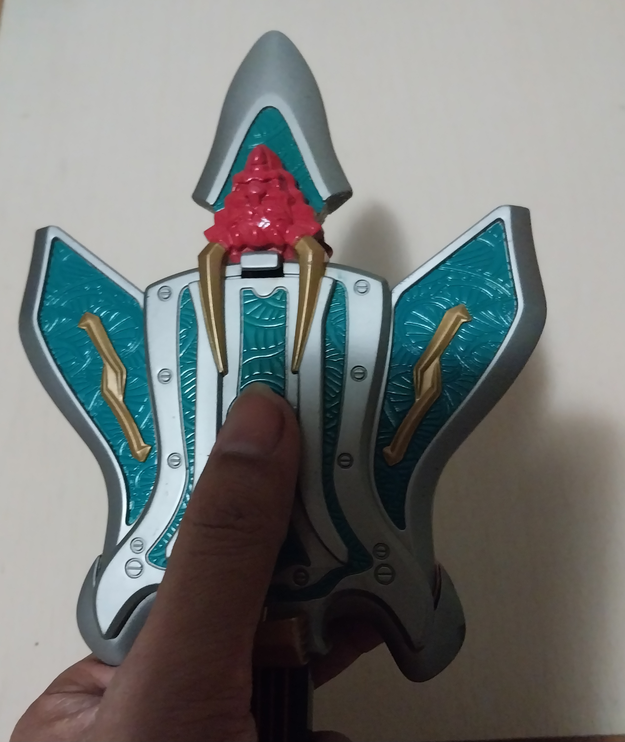 มือ2 มีหลายภาพ, ไม่มีกลไกใดๆ นอกจากกดปุ่มแล้วด้านข้างของหัวกีตาร์เปิดออก ,กีตาร์ของไรเดอร์โทโรโดกิ จากซีรีย์ มาสค์ไรเดอร์ฮิบิกิ Masked Rider Hibiki