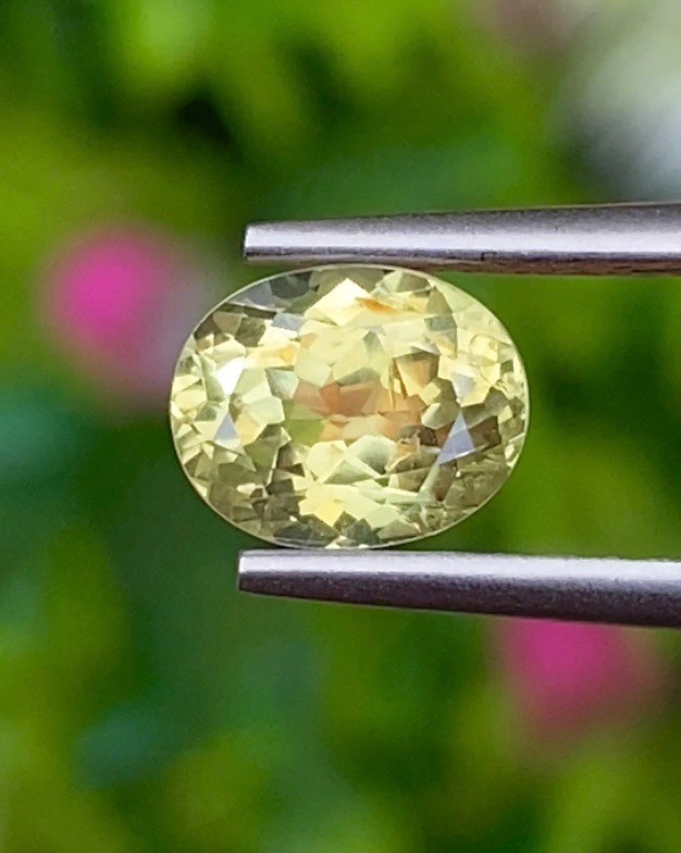 พลอย คริโซเบริล (Chrysoberyl) 1.39 กะรัต (Cts.) พลอยแท้ อัญมณีมงคลประจําวันเกิด เครื่องประดับพลอย