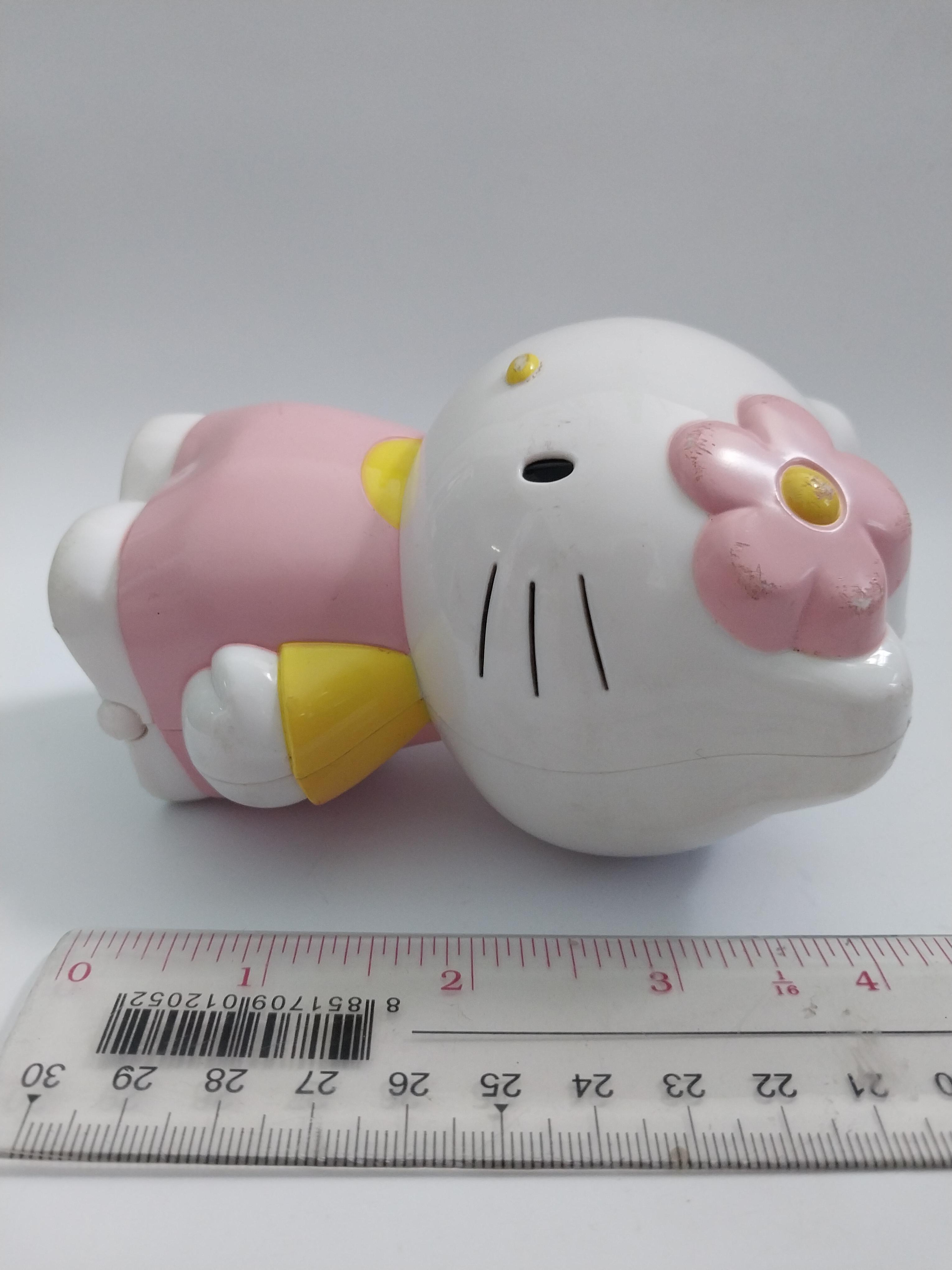 มีหลายภาพ ของสะสมคิตตี้ Hello Kitty อดีตโทรศัพท์ ขนาดตามภาพ มีรอยเปื้อน ด้านใน เครื่องหลุดเขย่ามีเสียง