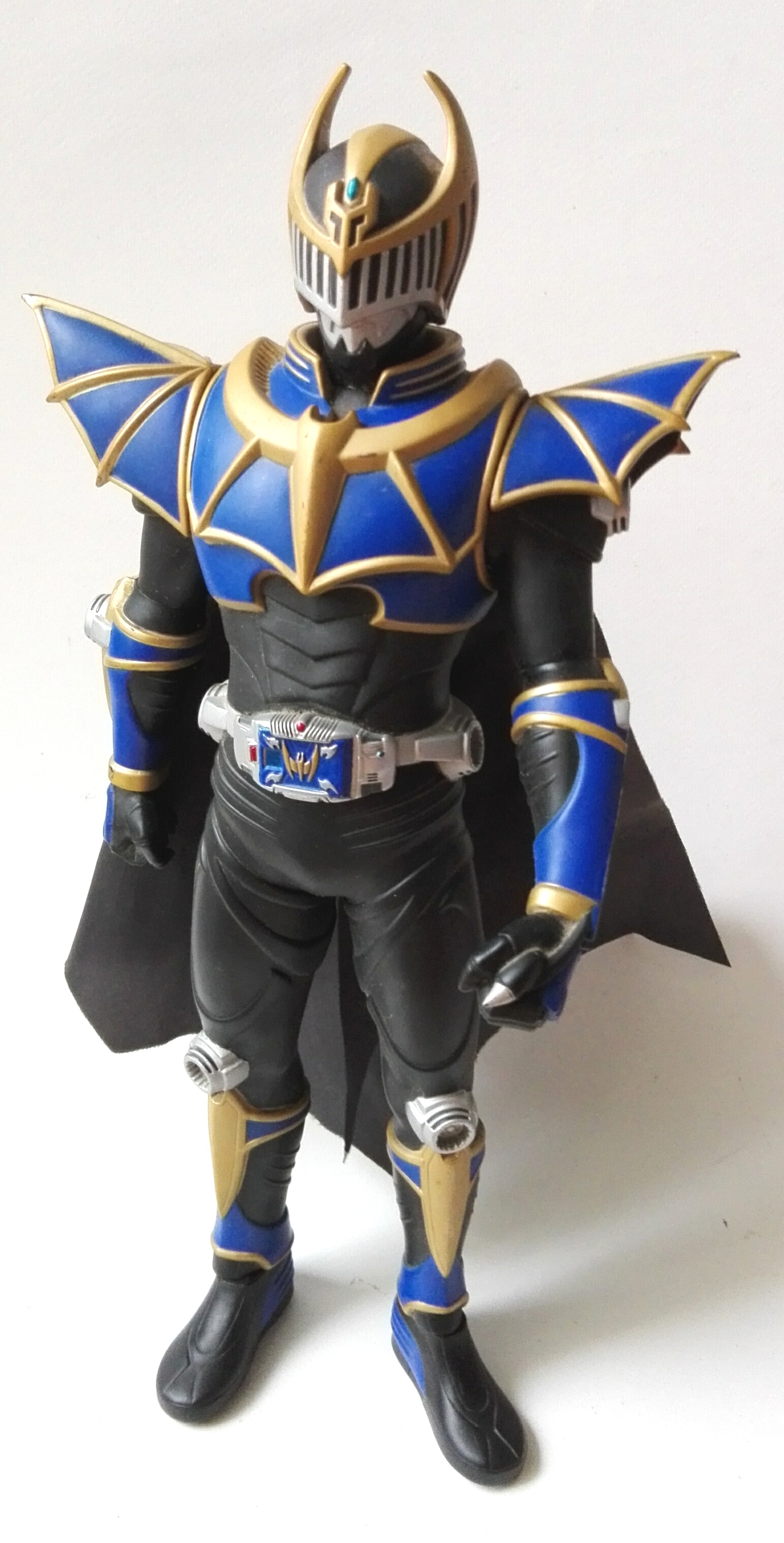 **มีตำหนิ อุปกรณ์ที่แขนซ้ายหาย **ของเล่น ของสะสม มาสค์ไรเดอร์ ไนท์ เซอร์วาย Masked Rider Knight, Survive จนาด 35 ซม.