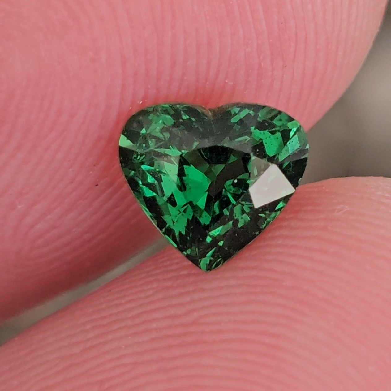 พลอย ซาโวไรท์ Tsavorite Garnet 1.11 กะรัต (Cts.) ดิบ Unheated พร้อมใบเซอร์ อัญมณีมงคลประจําวันเกิด เครื่องประดับพลอย