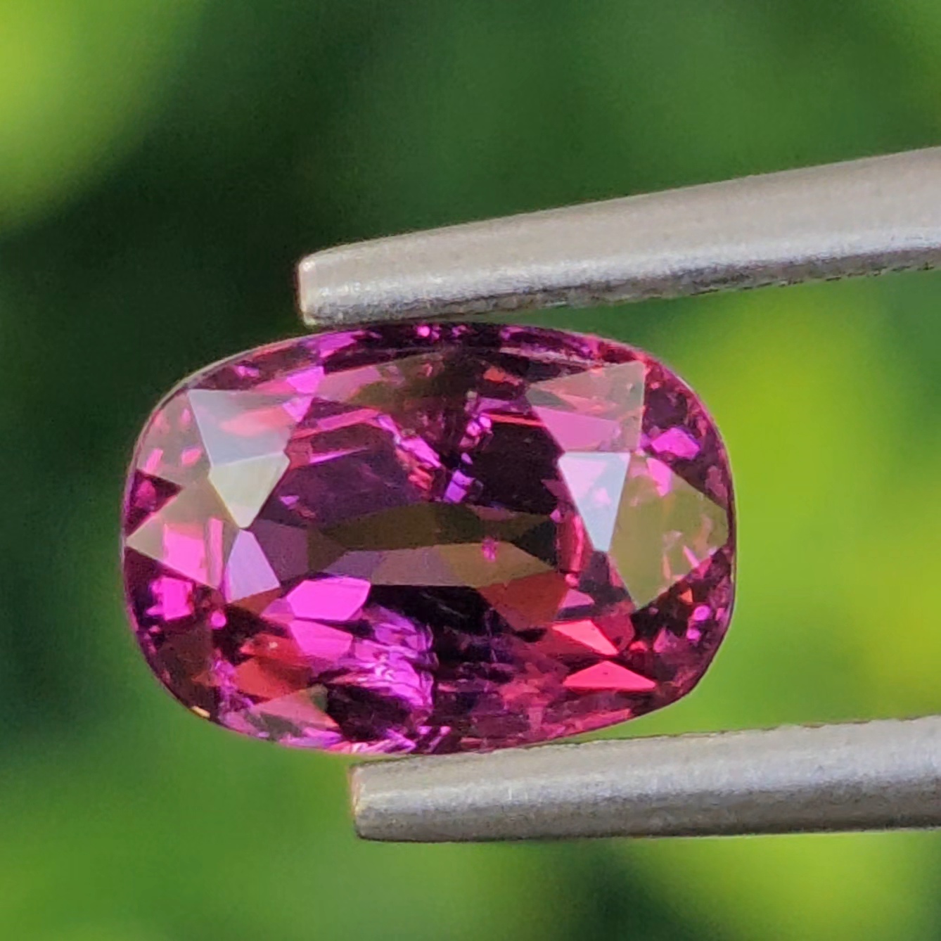 พลอย อุมบาไลต์ การ์เน็ต Umbalite Garnet 1.43 กะรัต (Cts.) ดิบ Unheated ลอยแท้ อัญมณีมงคลประจําวันเกิด เครื่องประดับพลอย