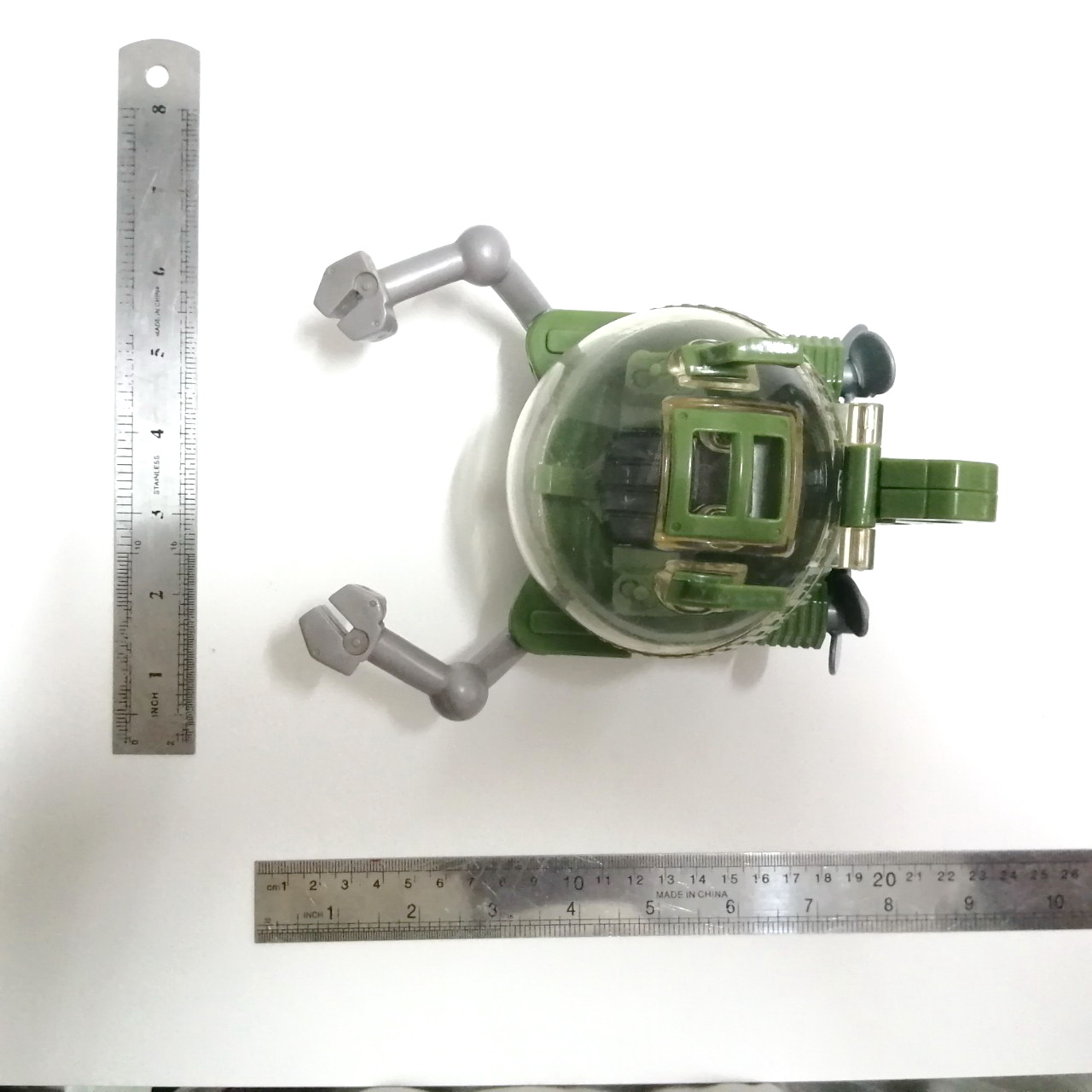 ยานโมดูลจากจูราสสิก เวิลดิ์ พลาสติกตัน มีส่วนใส มีจุดขยับกระจกเปิดได้ แขนกลขยับซ้ายขวาได้ ขนาดตามรูป มีตามภาพ งานเก่าMattel 2007 มีรอยบ้าง