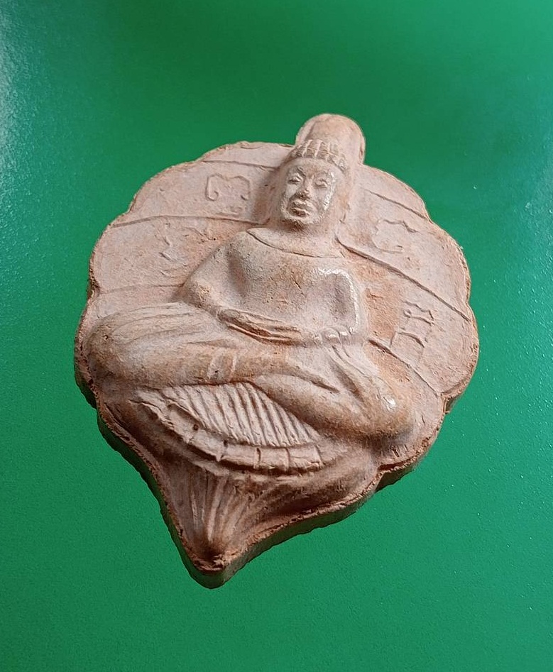 ผ2981 พระเนื้อดิน ท่านพ่อลี วัดอโศการาม จ.สมุทรปราการ พิมพ์ใบโพธิ์ ปี2548