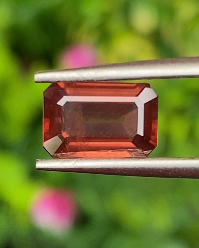 พลอย เพทาย Natural Zircon 1.92 กะรัต (Cts.) พลอยแท้ อัญมณีมงคลประจําวันเกิด เครื่องประดับพลอย