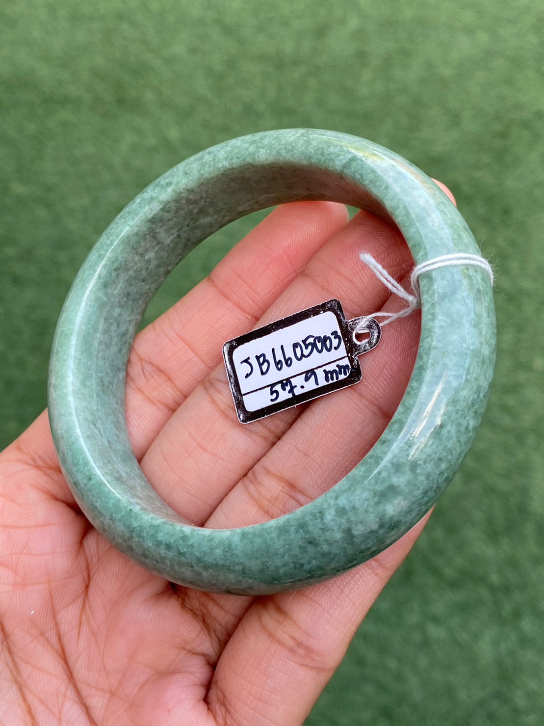 JB6605003 หยก พม่า แท้ Jade กำไลหยก (Jadeite bracelet) พม่า (Myanmar) 57.9 มม.