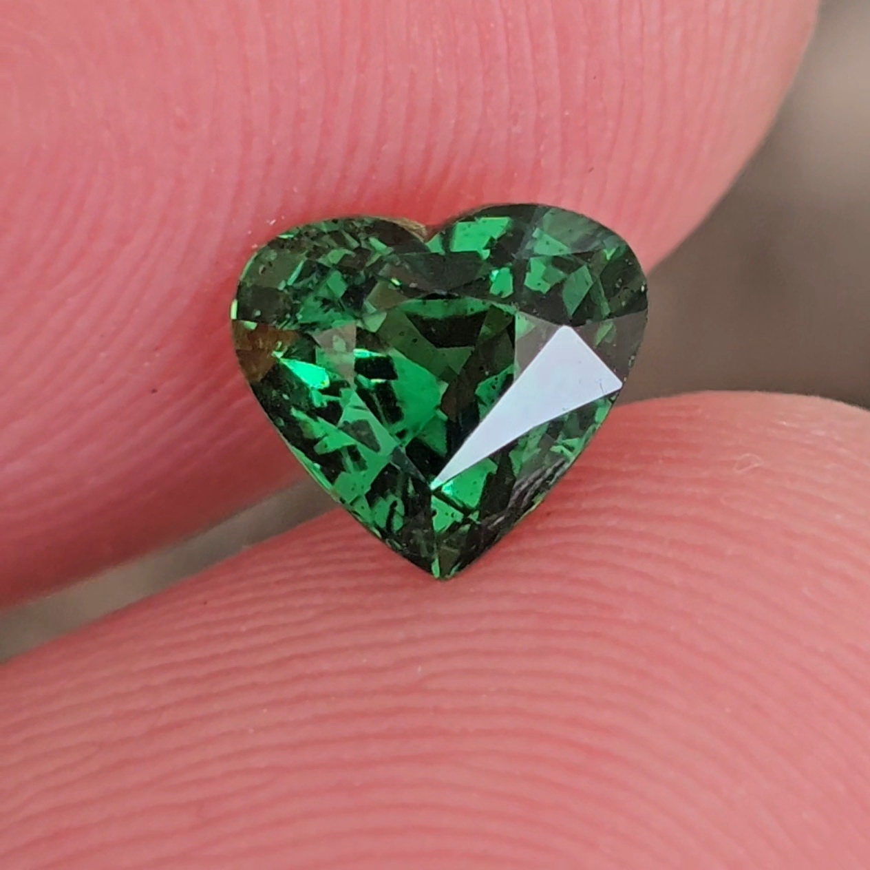 พลอย ซาโวไรท์ Tsavorite Garnet 1.11 กะรัต (Cts.) ดิบ Unheated พร้อมใบเซอร์ อัญมณีมงคลประจําวันเกิด เครื่องประดับพลอย