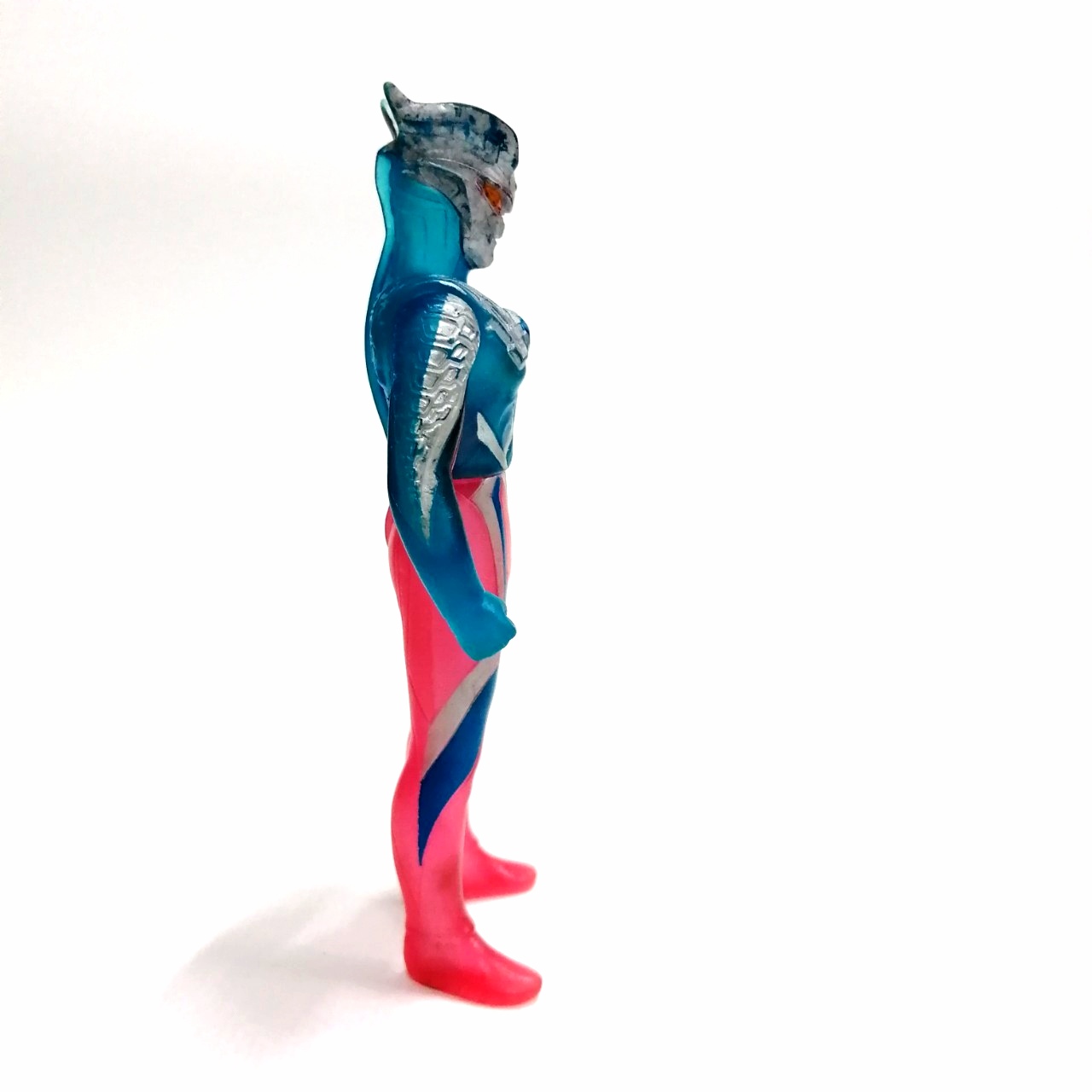 ซอฟ 4 นิ้ว ตัวพิเศษ อุลตร้าแมนซีโร่ ตัวใส ทำสีเฉพาะจุด สภาพดีมีรอยบ้าง