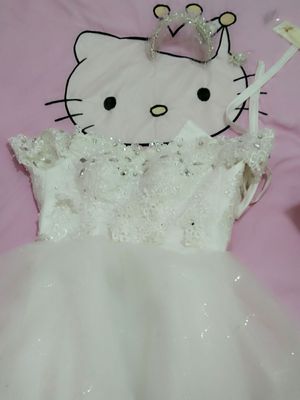 Pre-order ชุดแฟนซี ชุดเจ้าสาว ชุดราตรีสั้น สีขาว ไหล่ปาด ผ้าลูกไม้ แต่งคริสตัล ปักเลื่อมช่วงอก เชือกผูกหลัง