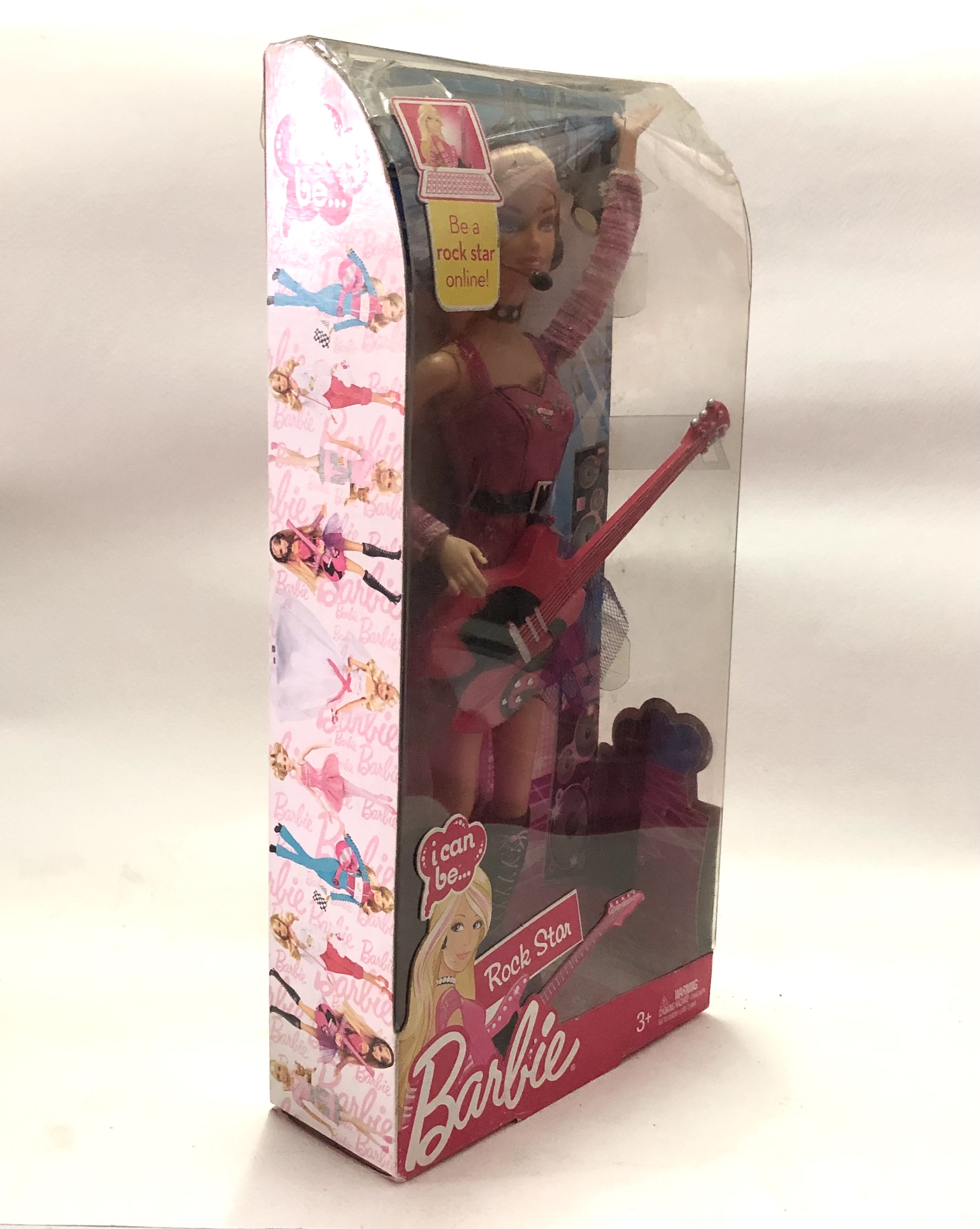 มือ1**มือด้านที่ยกมีตำหนิเล็กน้อยตามภาพ เก่าเก็บในกล่อง ตุ๊กตาบาร์บี้รุ่น I can be ...Rock Star. บาร์บี้อาชีพ