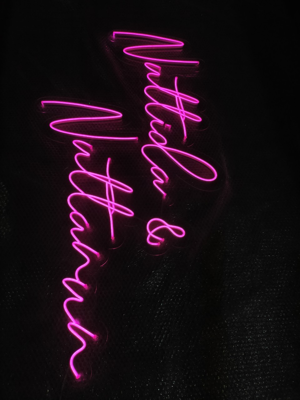 ไฟนีออน เฟค