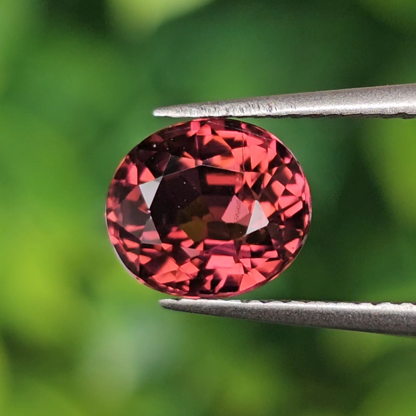 พลอย รูเบลไลต์ ทัวร์มาลีน Rubelite Tourmaline 1.52 กะรัต (Cts.) พลอยแท้ อัญมณีมงคลประจําวันเกิด เครื่องประดับพลอย