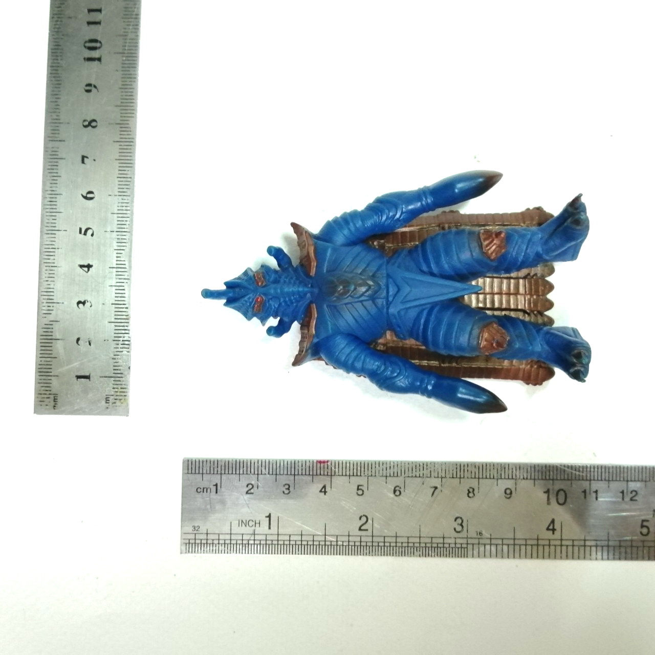 ซอฟ 4 นิ้ว ขนาดตามรูป มนุษย์ดาวเทมเพอเรอร์ รุ่นใหม่ ( ex alien temperror)จากอุลตร้าแมน เมบิอุส ภาค6พี่น้องอุลตร้า ค่อนข้างหายากสภาพดี มีรอยบ้าง