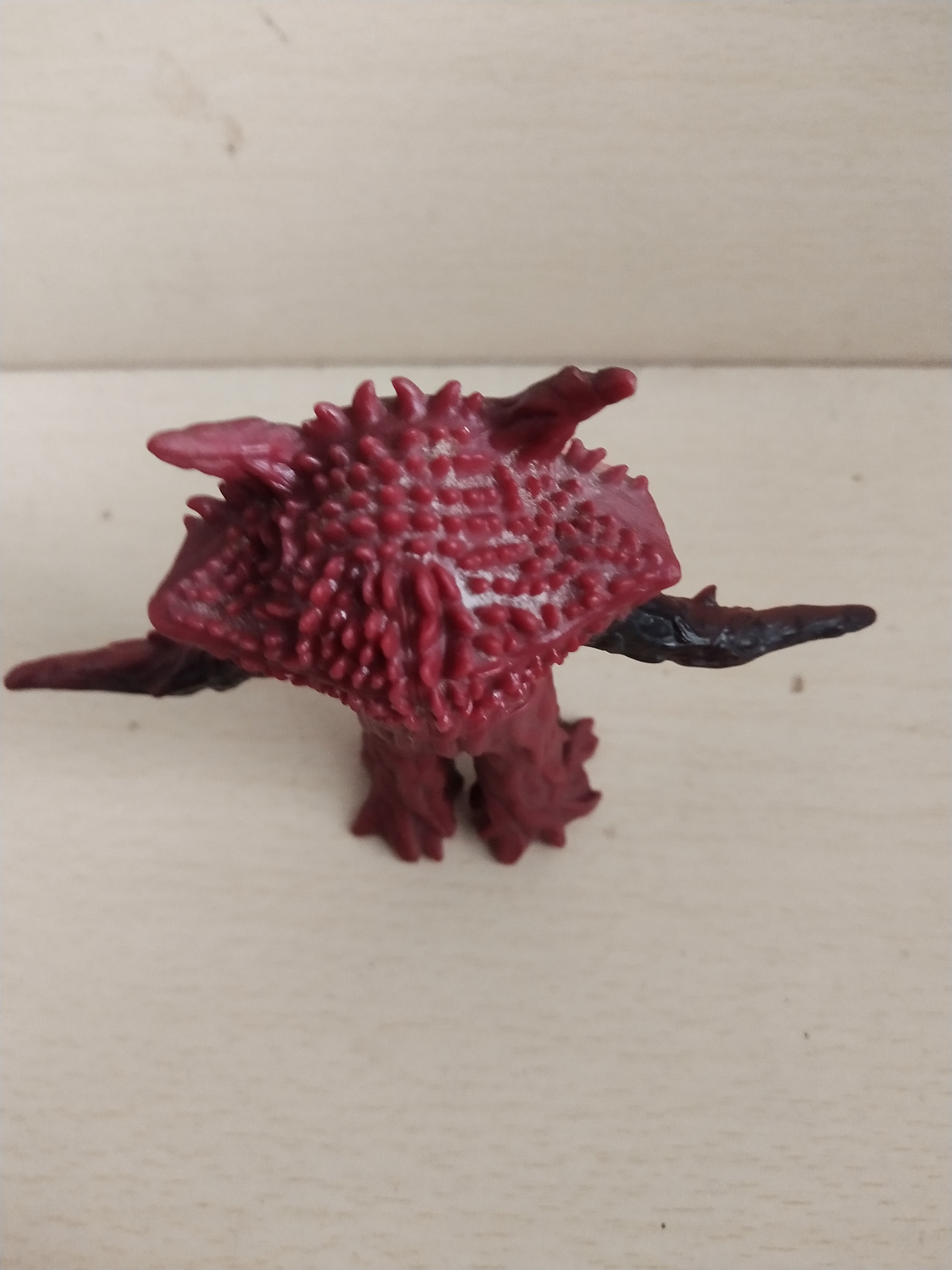 มีหลายภาพ ซอฟ 4 นิ้ว สัตว์ประหลาด กันคิว (GUN Q) ศัตรูของ อุลตร้าแมนไกอา สภาพดี มีรอยบ้าง