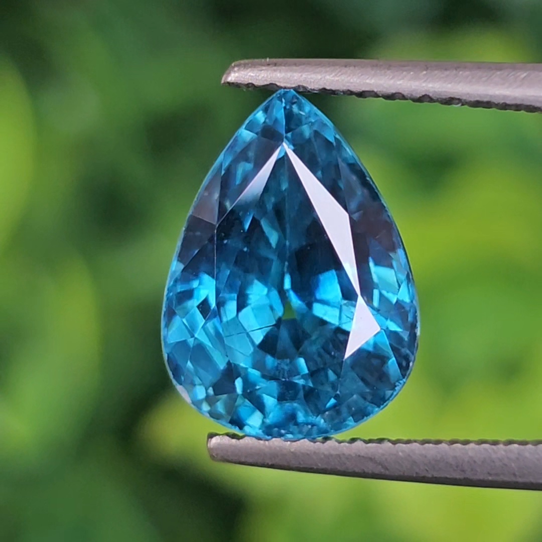 พลอย เพทาย (Zircon) 5.55 กะรัต (Cts.) พลอยแท้ อัญมณีมงคลประจําวันเกิด เครื่องประดับพลอย