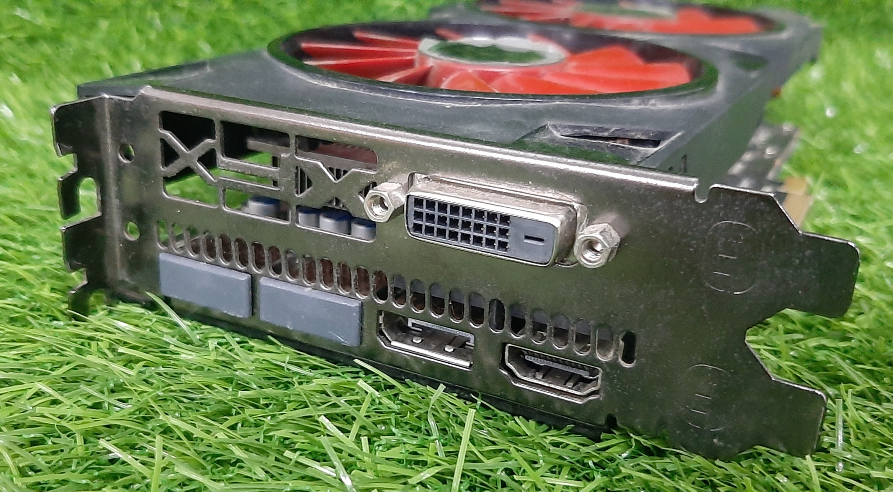 การ์ดจอแสดงผลมือสอง ประกันร้าน 1 เดือน XFX RX570 4GB DDR5