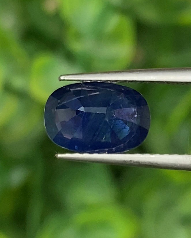 พลอย ไพลิน Blue Sapphire 2.221 กะรัต (Cts.) พร้อมใบเซอร์ พลอยแท้ อัญมณีมงคลประจําวันเกิด เครื่องประดับพลอย