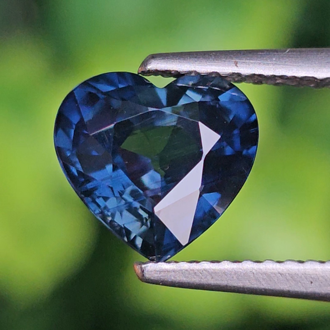 พลอย ไพลิน (Blue Sapphire) 2.21 กะรัต (Cts.) พลอยแท้ อัญมณีมงคลประจําวันเกิด เครื่องประดับพลอย