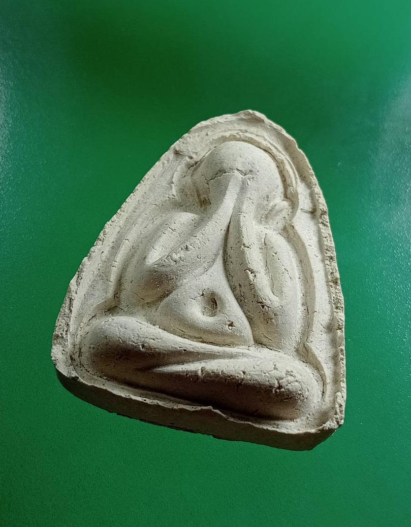 ผ2993 พระปิดตา หลังยันต์พระจันทร์เสี้ยว ไม่ทราบที่