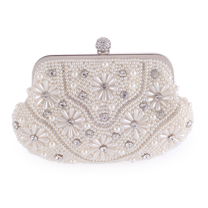 Pre-order กระเป๋าออกงาน Evening Clutch ทรงเปลือกหอย สีขาว แต่งมุกทั้งใบ จุกเปิดหัวเพชรหรู มาพร้อมสายสะพายสั้น/ยาว