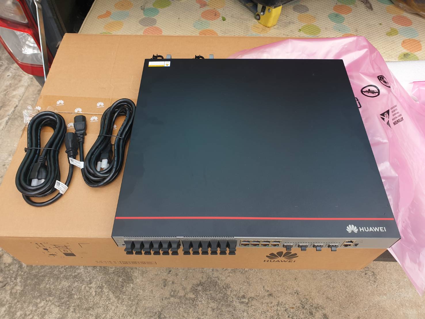 S5735-S32ST4X Huawei Switch 24*GE SFP ports 8*10/100/1000BASE-T ports 4*10GE SFP+ ports ของใหม่