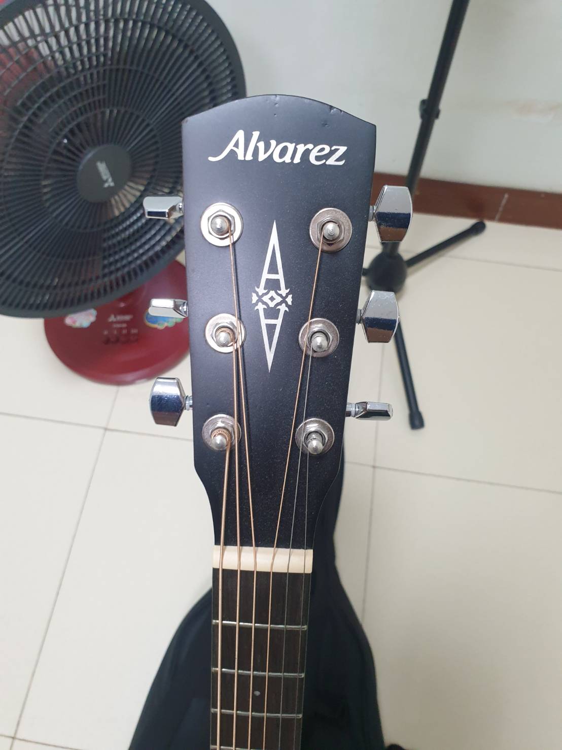 กีตาร์ Alvares RS26